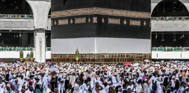 Arabia Saudí suspende acceso de peregrinos a La Meca por coronavirus