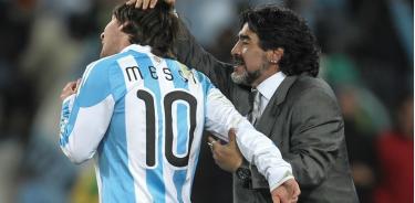 Messi escribe un emotivo mensaje por la muerte de Maradona
