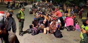 Régimen de Maduro deja a venezolanos tirados en la frontera