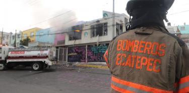 Bomberos sofocan incendio provocado por feministas