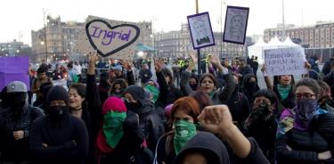 Protesta contra feminicidios... y gas picante