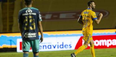 Tigres termina con 10 jugadores, pero gana 2-1 al Puebla