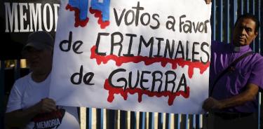 Víctimas y ONGs denuncian “amnistía disfrazada” para criminales en nueva ley de El Salvador