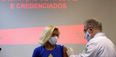 Vacunación en masa contra la covid convierte ciudad brasileña en laboratorio
