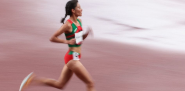 Laura Galván mejora récord mexicano en 5,000 metros, pero no califica a la final