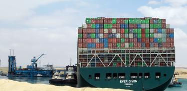 Las rutas del comercio marítimo: Por qué un buque atascado está sacudiendo el planeta