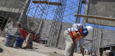 AMLO destaca papel de la industria de la construcción en su gobierno