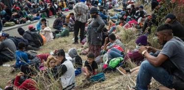 Migrantes hondureños llegan a cuentagotas a la frontera de México-Guatemala