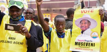 Museveni se reelige en Uganda entre acusaciones de fraude y sumará 40 años en el poder