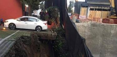 Se registra deslave en estacionamiento en Cuajimalpa