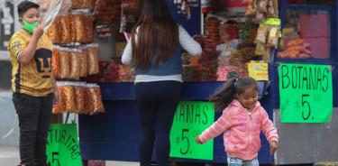 Senadores prohibirían venta de comida chatarra y bebidas azucaradas a niños de todo el país