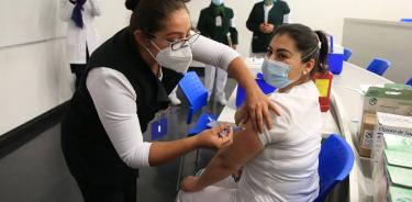 AMLO autoriza que empresas y estados compren vacunas contra COVID-19