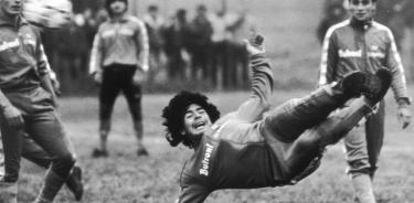 Maradona “se convirtió en un Dios sucio, el más humano de los dioses