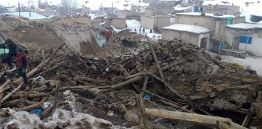 Mueren siete personas tras fuerte sismo en frontera turco-iraní