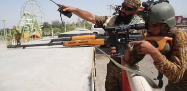 Los talibanes mantienen su avance y asedian tres capitales de provincia
