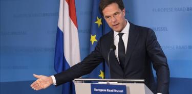 Critica primer ministro holandés a aficionados en Holanda por emitir cánticos