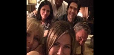 Jennifer Aniston debuta en Instagram con selfie del elenco de 