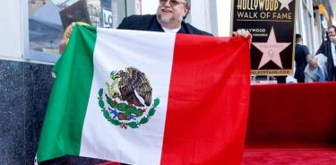Del Toro, con estrella en Hollywood, pide rechazar el miedo y las mentiras