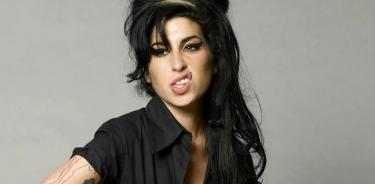 Exnovio de Amy Winehouse intenta vender fotos íntimas de la artista