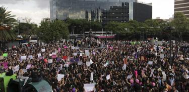 Cientos protestan vs. violencia de género; radicales causan destrozos