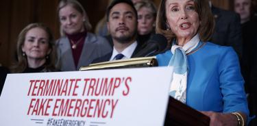 Pelosi pide a republicanos que veten hoy emergencia nacional