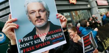 Assange denuncia a diplomáticos de Ecuador