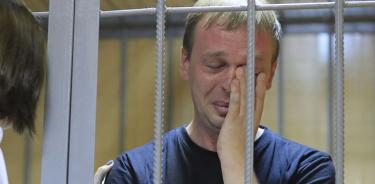 Arresto de periodista que investiga la corrupción se vuelve contra Putin