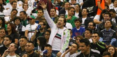 Sacan a 30 personas del estadio Azteca por grito homofóbico