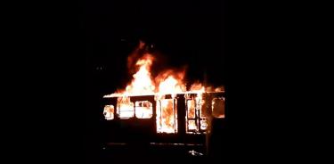 Metrobús en llamas