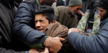 Ataque con bomba en la Cachemira india causa 20 muertos