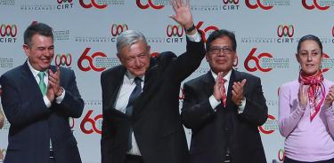 López Obrador se compromete a reducir tiempos oficiales en radio y televisión