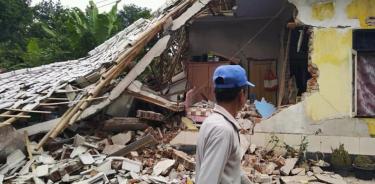 Mueren dos personas y más de 30 heridas por sismo en Indonesia