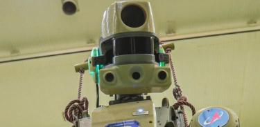 Robot humanoide tuitea desde el espacio