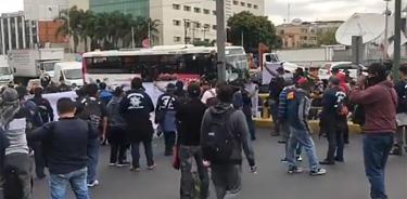 Rebeldes de la Policía Federal bloquean inmediaciones del aeropuerto de la CDMX