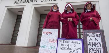 Juez bloquea ley que prohibía el aborto en Alabama