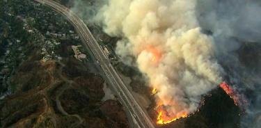 Evacuación masiva por ferocidad del fuego en California