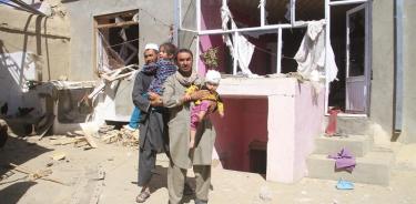 Ataque talibán con coche bomba deja 12 muertos en Afganistán