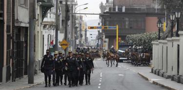Calma tensa ante la crisis política e institucional en Perú