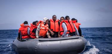 Mediterráneo: Tres migrantes muertos y 114 desaparecidos en naufragio