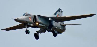 Se estrella jet de combate MiG-27 en la India