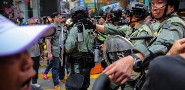 Policía de Hong Kong enfrenta a manifestantes prodemocracia