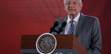 Se compromete López Obrador a evitar fraudes en sindicatos