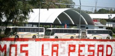 Normalistas retienen 24 autobuses en Michoacán