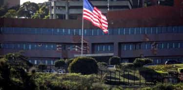 Retira Estados Unidos al personal de su embajada en Caracas