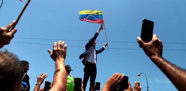 Guaidó regresó a Venezuela; Maduro no se atrevió a arrestarlo