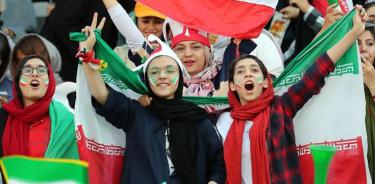 Mujeres iraníes gritan 14 goles en su regreso a un estadio luego de 40 años