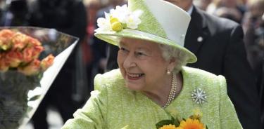 Reina Isabel II aprueba suspensión del Parlamento británico