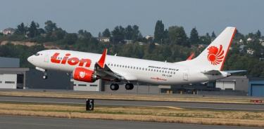 Piloto fuera de servicio salvó el Boeing de Indonesia; al día siguiente se estrelló