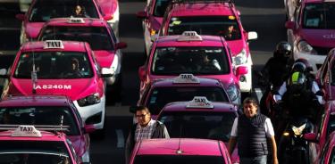 Taxistas amagan con plantón permanente en Reforma