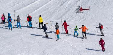 Suiza suspende búsqueda de víctimas tras avalancha en Crans-Montana
